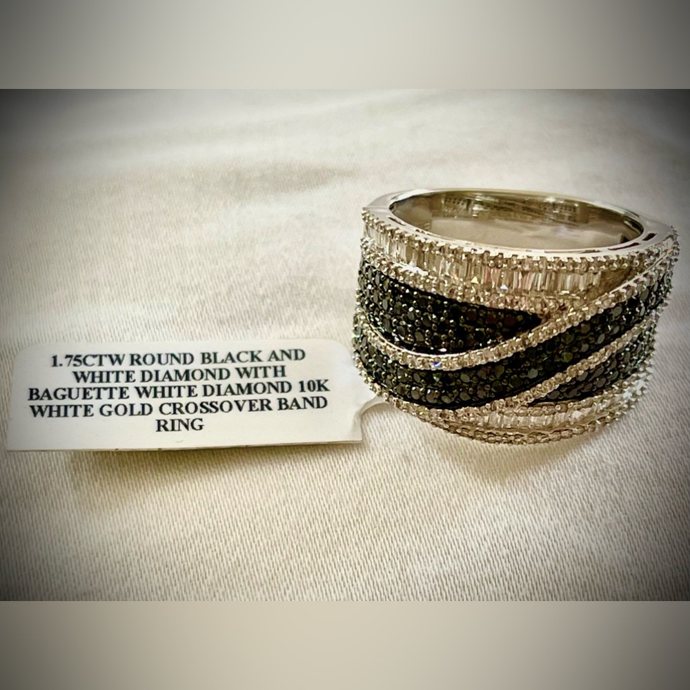 Black/white Diamond Ring - Picture 6 of 6